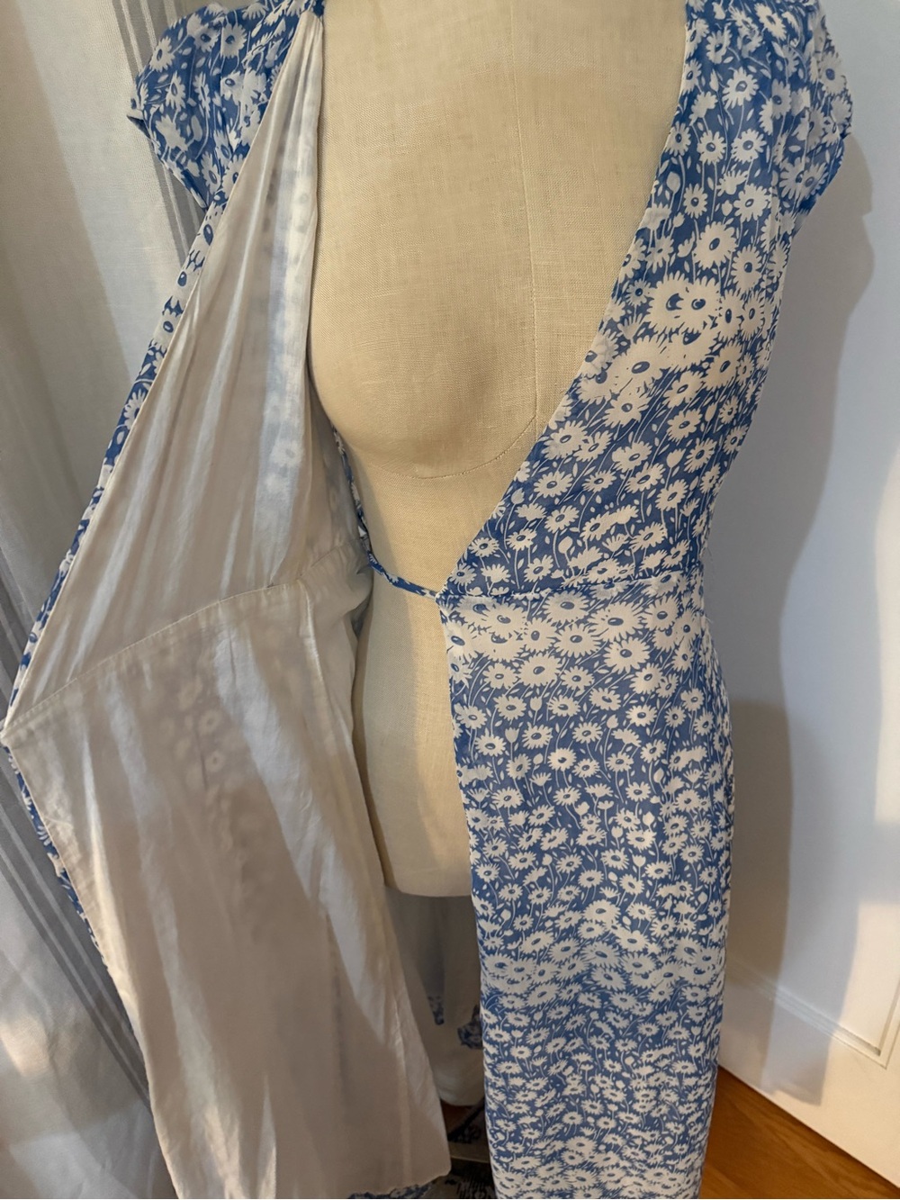 Urban Outfitters Blue and White Floral Wrap Midi Dress - Picture 3 of 4